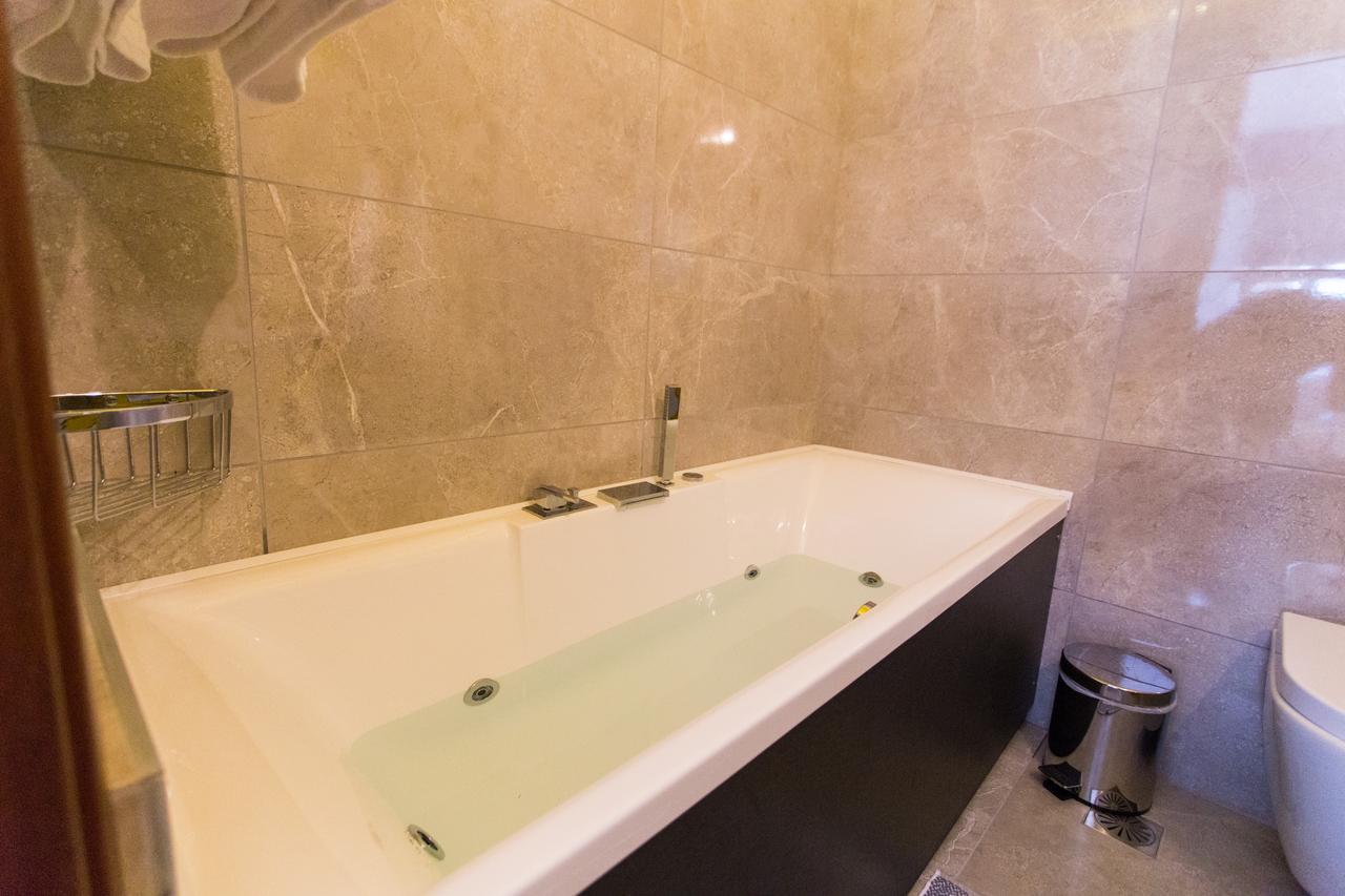 Abi Luxury Villas Monodendri Rum bild